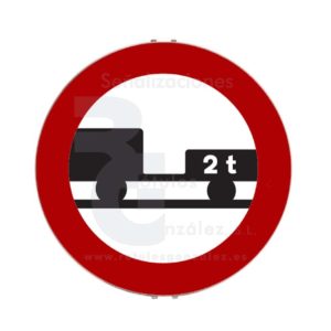 Señal de Código de Acero (R-112) Entrada prohibida a vehículos de motor con remolque, que no sea un semirremolque o un remolque de un solo eje